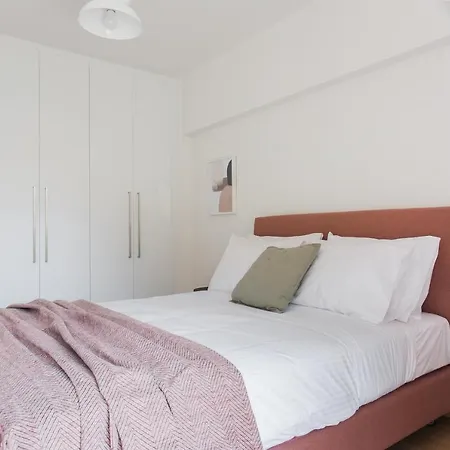 Stellar 3br With Balcony By Upstreet *