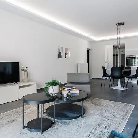 Stellar 3br With Balcony By Upstreet *