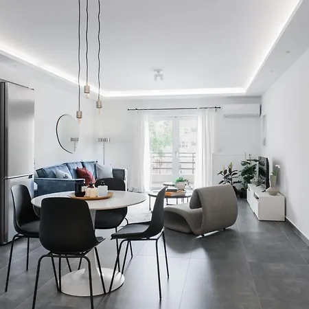 Stellar 3br With Balcony By Upstreet